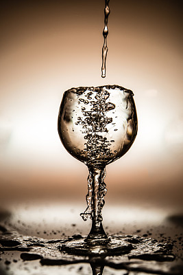 玻璃与水图片下载