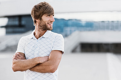 帅哥肖像户外素材图片