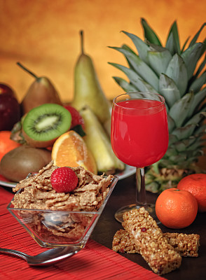 餐桌上的健康早餐图片下载