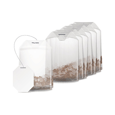 现实的茶袋模拟与空白色标签。孤立的矢量图素材图片