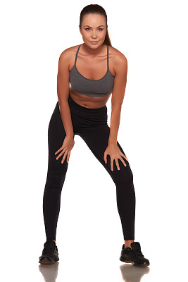 健身妇女在运动风格站在孤立的白色背景图片下载