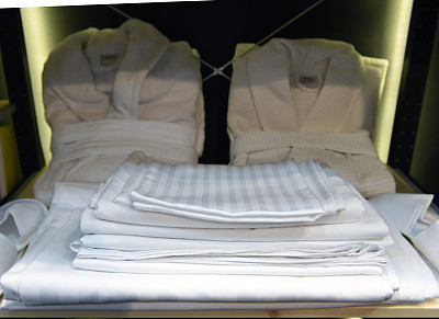 白毛巾套装图片下载