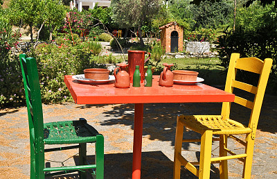 五颜六色的桌椅图片下载