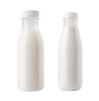 塑料瓶牛奶饮料近距离隔离图片下载