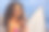 美丽的年轻女子冲浪女孩穿着比基尼与冲浪板站在海滩冲浪图片下载