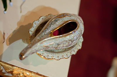 泰国婚礼上的金色海螺壳图片下载