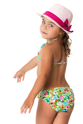 穿着泳衣戴着帽子的女孩图片下载