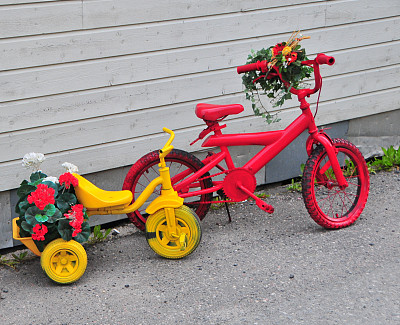 画儿童bycicles图片下载