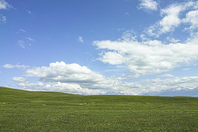 草原景观，中国新疆图片下载