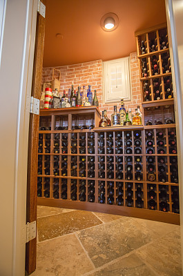 近距离观察加利福尼亚的一个酒窖图片下载