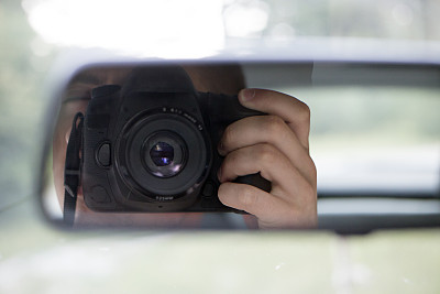 车里的摄影师图片下载