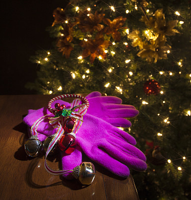 圣诞节的粉色手套图片下载