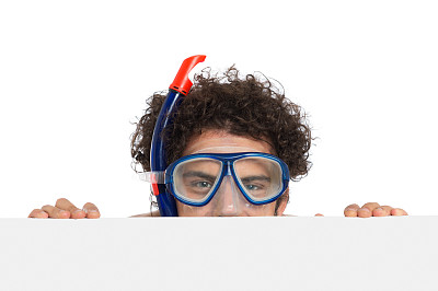 男潜水员后面的标语图片下载