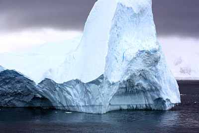 南极洲的冰山图片下载