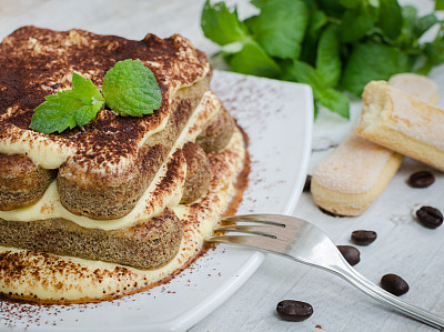 提拉米苏，传统的意大利甜点图片下载