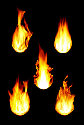 五个火球孤立在黑色素材图片