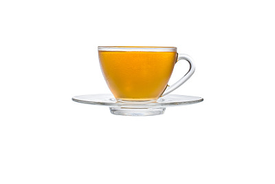 将杯中孤立的冷茶浓缩在白色背景上图片下载