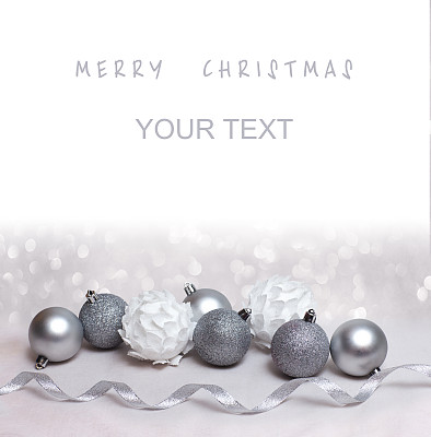 背景与白色圣诞球图片下载