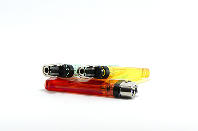 色彩斑斓的打火机图片下载