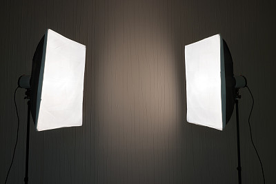 摄影照明-两个工作室灯与软盒子图片下载
