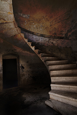 旧的楼梯图片下载