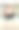 在瑜伽垫上玩手机的女孩图片下载