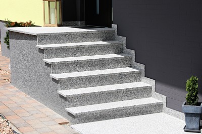 带有实心块级台阶的楼梯图片下载