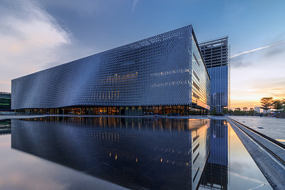 黄昏时分，宝安深圳图书馆图片下载