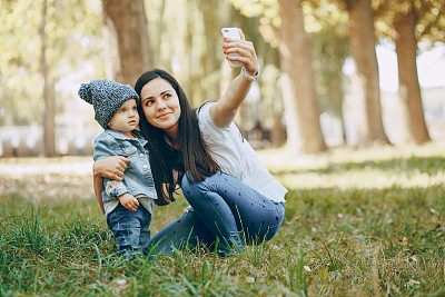 妈妈和女儿图片下载