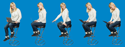 一组时尚的女孩，孤立在蓝色的背景图片下载