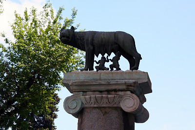 罗马母狼的雕像图片下载