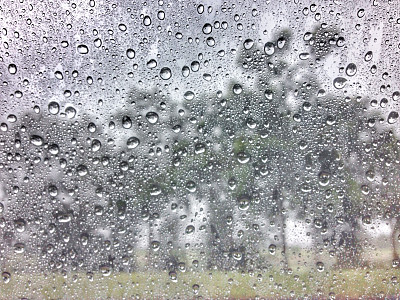 雨落在窗玻璃上图片下载