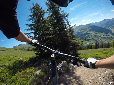 骑山地车去图片下载