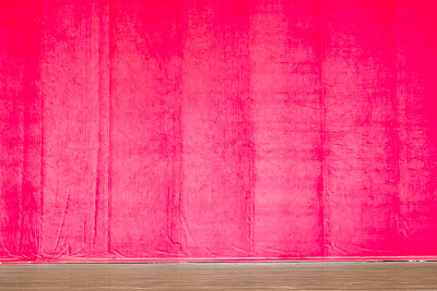 红色的窗帘和灯光。图片下载