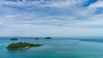 泰国海岸外的四个小岛。图片下载