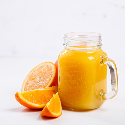 汁新鲜橙。健康的饮料。图片下载