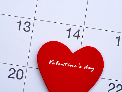 14、情人节，红心放白历14。爱的概念。图片下载