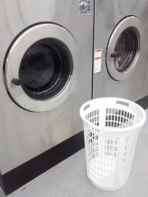 洗衣机和篮子图片下载