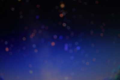 紫色紫罗兰抽象的散景背景。图片下载