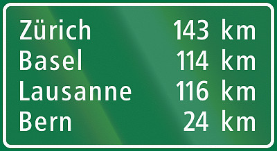 瑞士使用的道路标志。高速公路距离标志图片下载