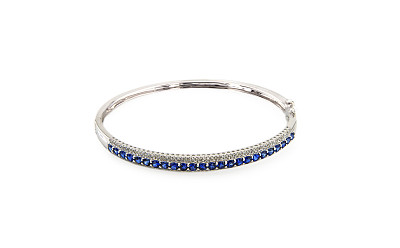 手链孤立在白色背景上。图片下载