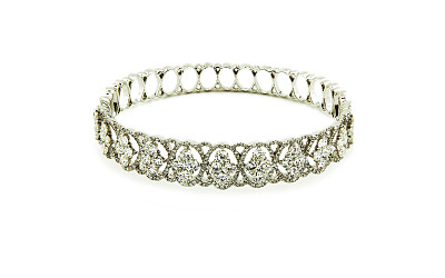 手链孤立在白色背景上。图片下载