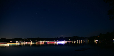 湖上烟花图片下载