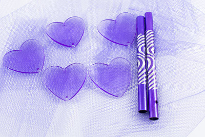 心形、织物和装饰管。图片下载