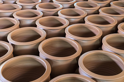 一堆陶罐图片下载