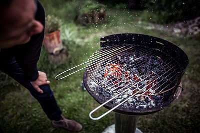 看着烧烤架图片下载