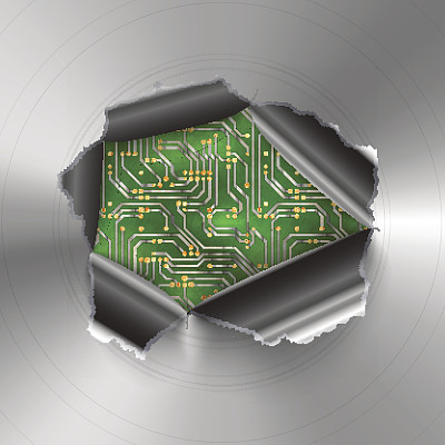 复杂计算机芯片上光滑的圆形抛光金属板上的撕裂孔图片下载