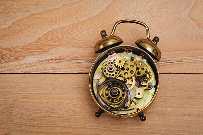 木板上的时钟图片下载