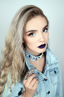 时尚肖像的金发女人图片下载