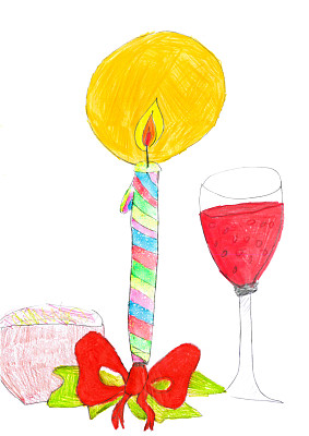 圣诞燃烧的烛光与一杯柠檬水。孩子的画。图片下载